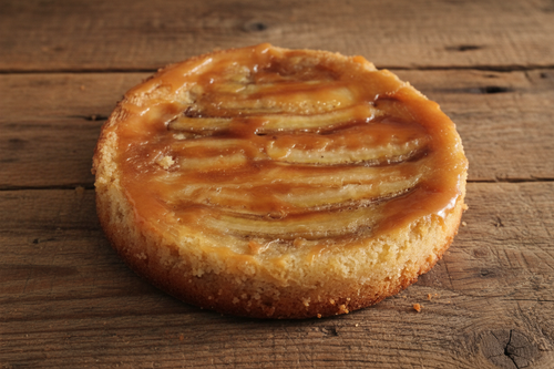 Gâteau amandine et banane sur bois